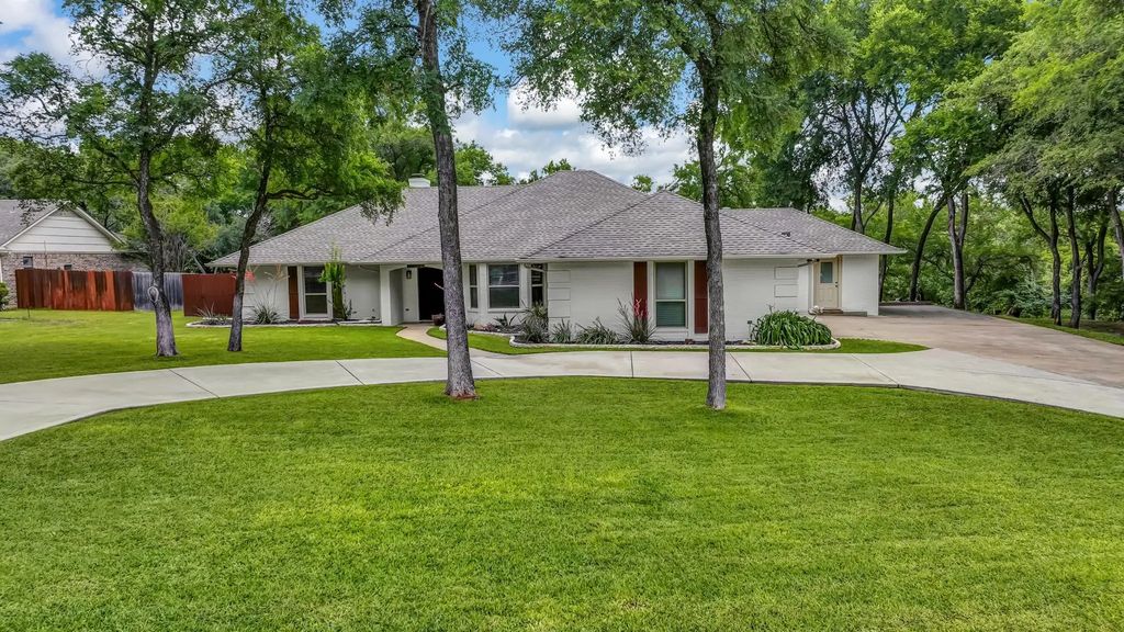8012 Ravenswood Road, Granbury