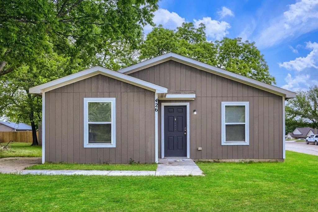 426 E Monterey Street, Denison