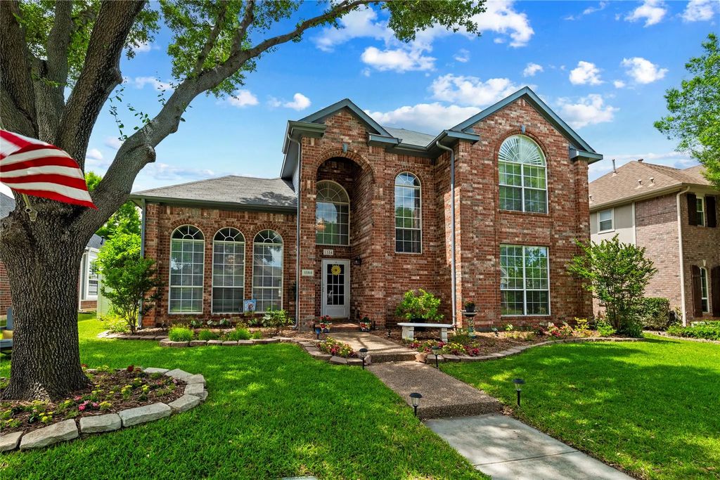 1184 Pleasant Oaks Drive, Lewisville