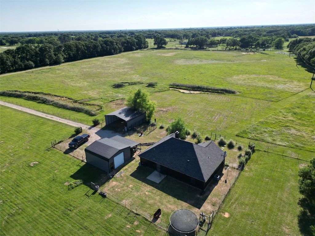 17821 County Road 4069, Kemp