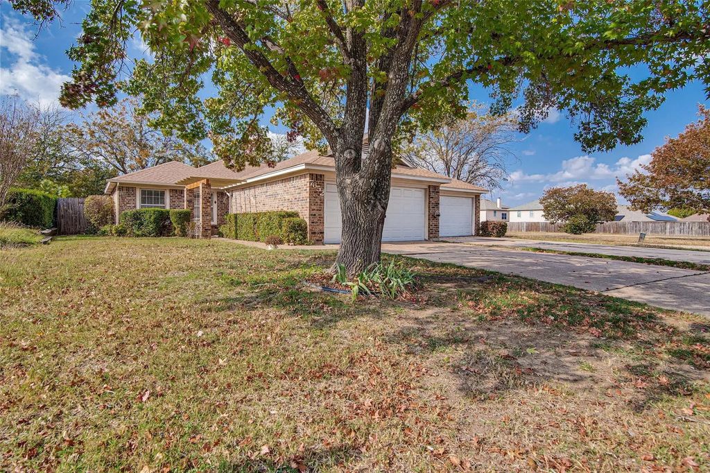 7652 Colorado Creek Court, Fort Worth