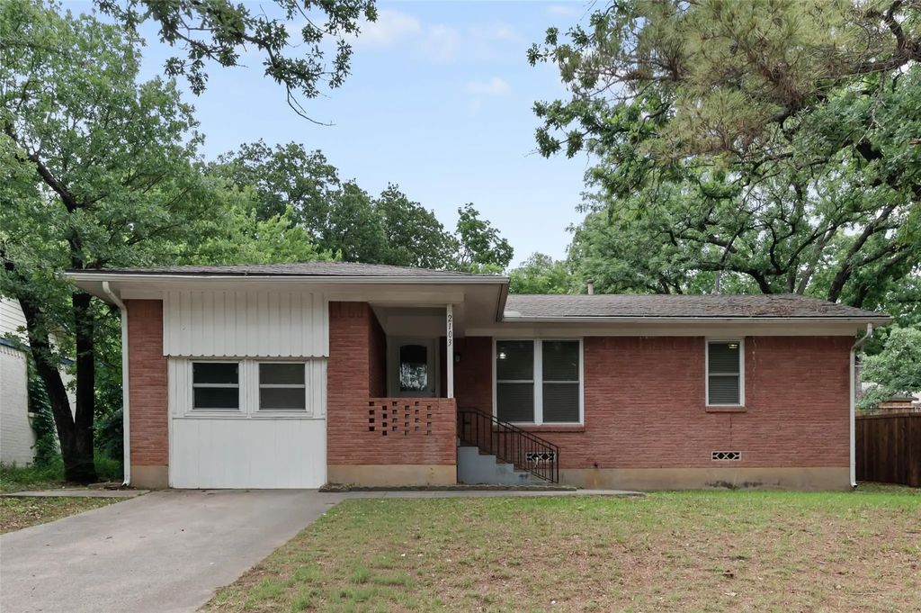2103 Mercedes Road, Denton