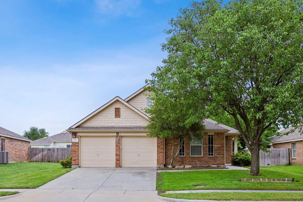 1253 Mountain Peak Drive, Fort Worth