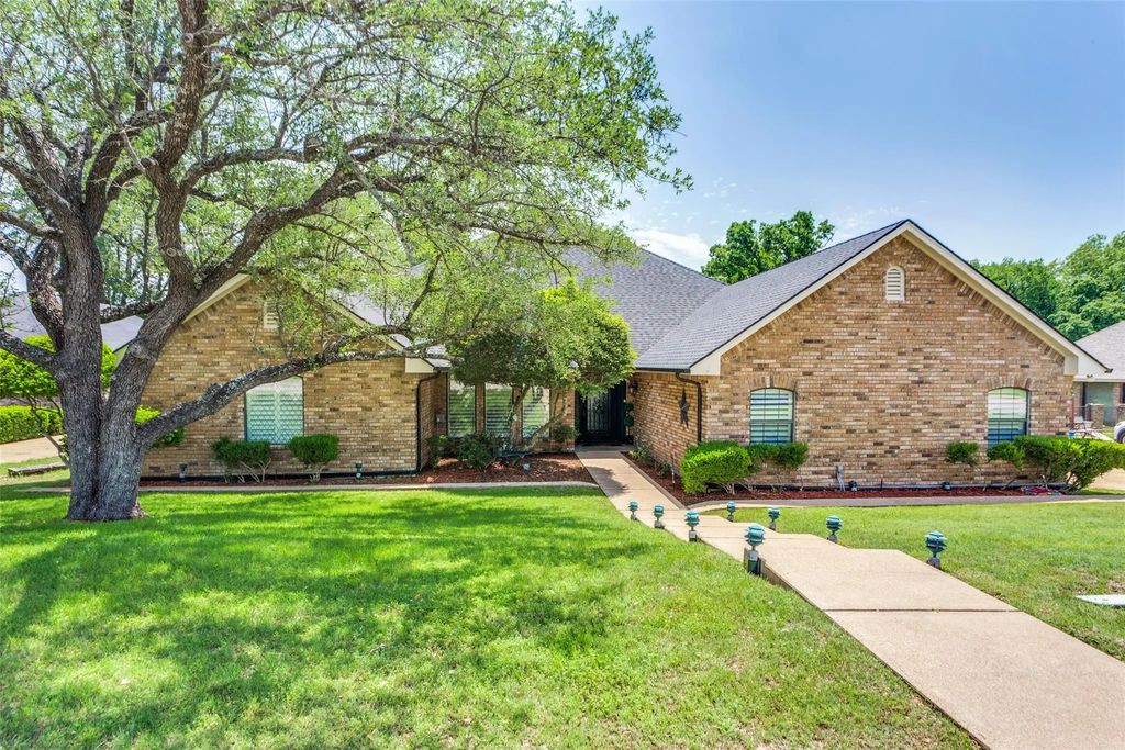 11905 Blue Creek Drive, Fort Worth