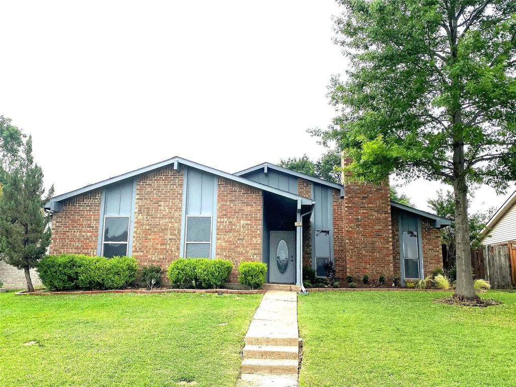 2704 Winding Creek Drive, Carrollton