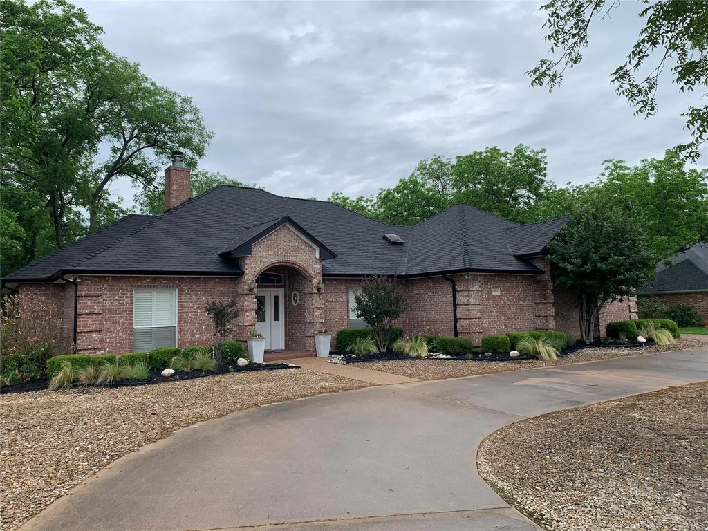 6004 Nutcracker Drive, Granbury