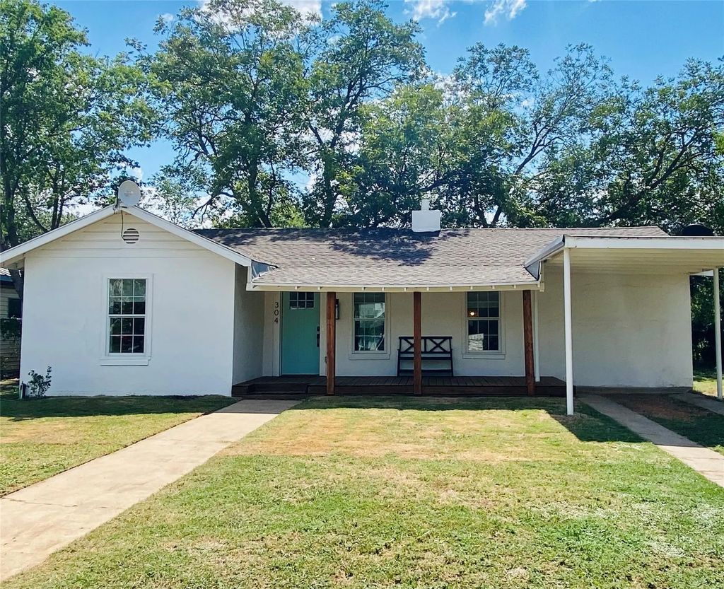 304 Hollywood Street, Coleman