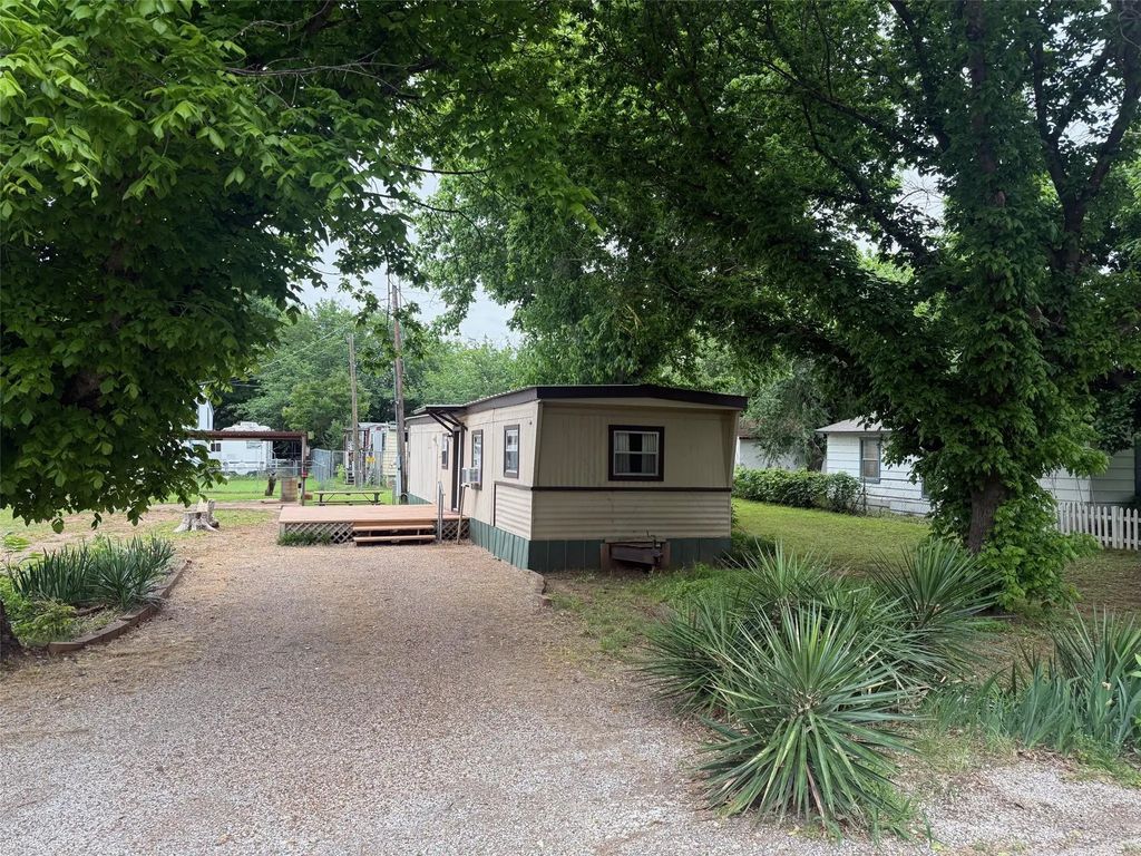 5423 Clear View Drive, Granbury