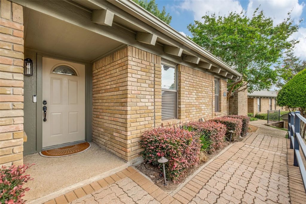8415 Old Moss Road, Dallas