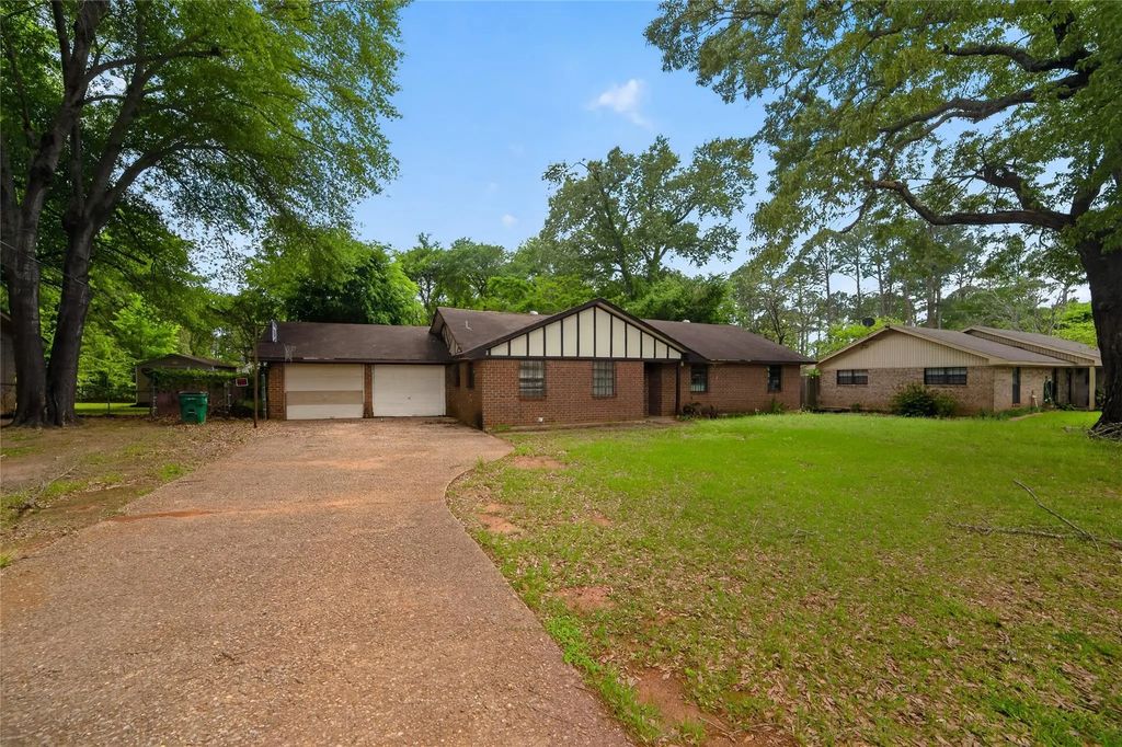 206 Clover Lane, Palestine