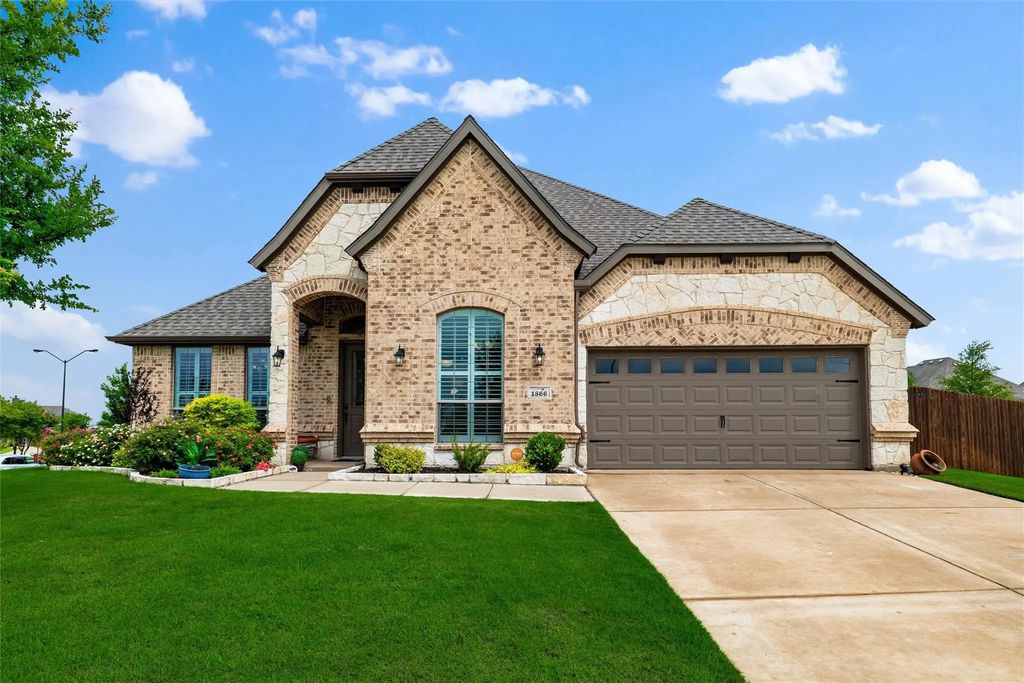 1866 Riviera Drive, Waxahachie