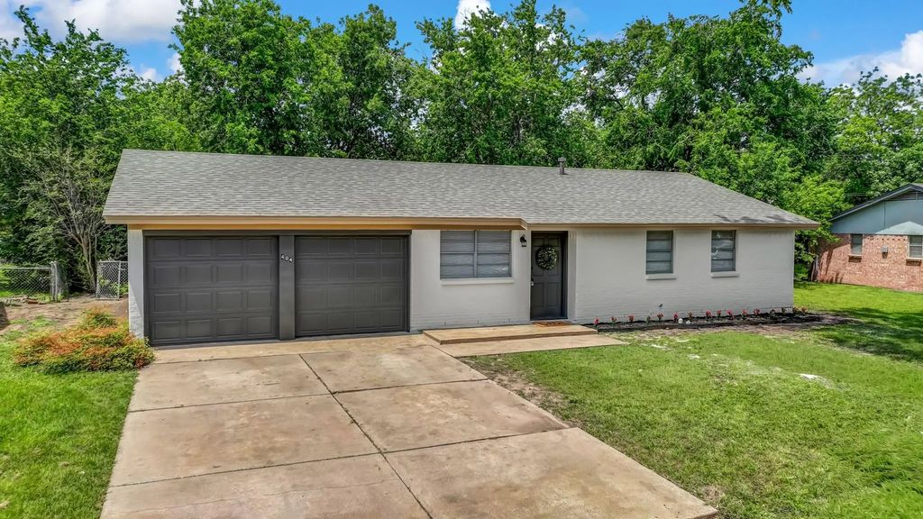 404 Nathan Street, Burleson