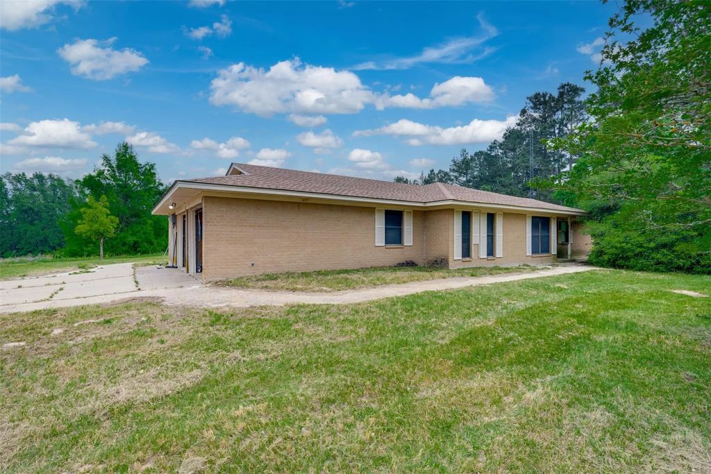 1054 An County Road 415, Palestine