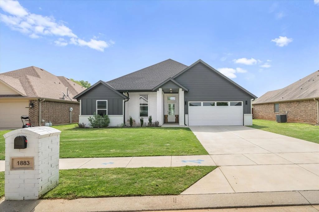 1883 Meadowview, Canton