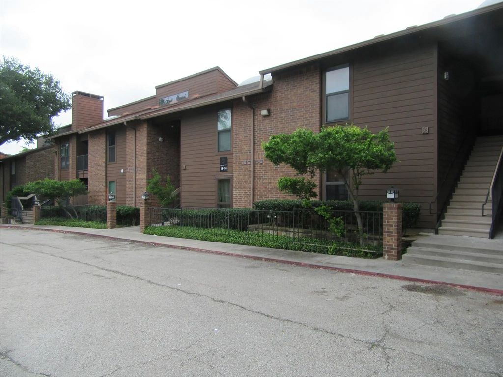 7522 Holly Hill Drive 18, Dallas