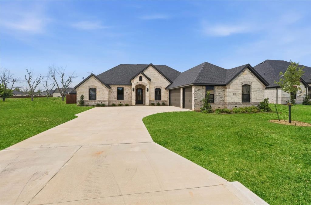 2172 Middlewood Circle, Granbury