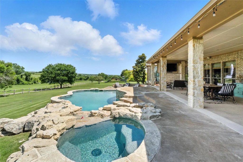 141 Pinnacle Peak Lane, Weatherford