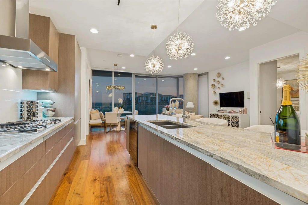 3130 N Harwood Street 702, Dallas