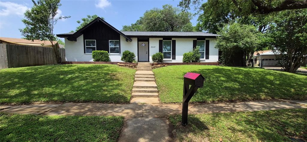 3317 S Edelweiss Drive, Grand Prairie