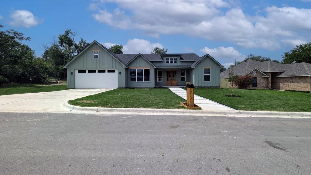 911 Van Winkle Street, Weatherford