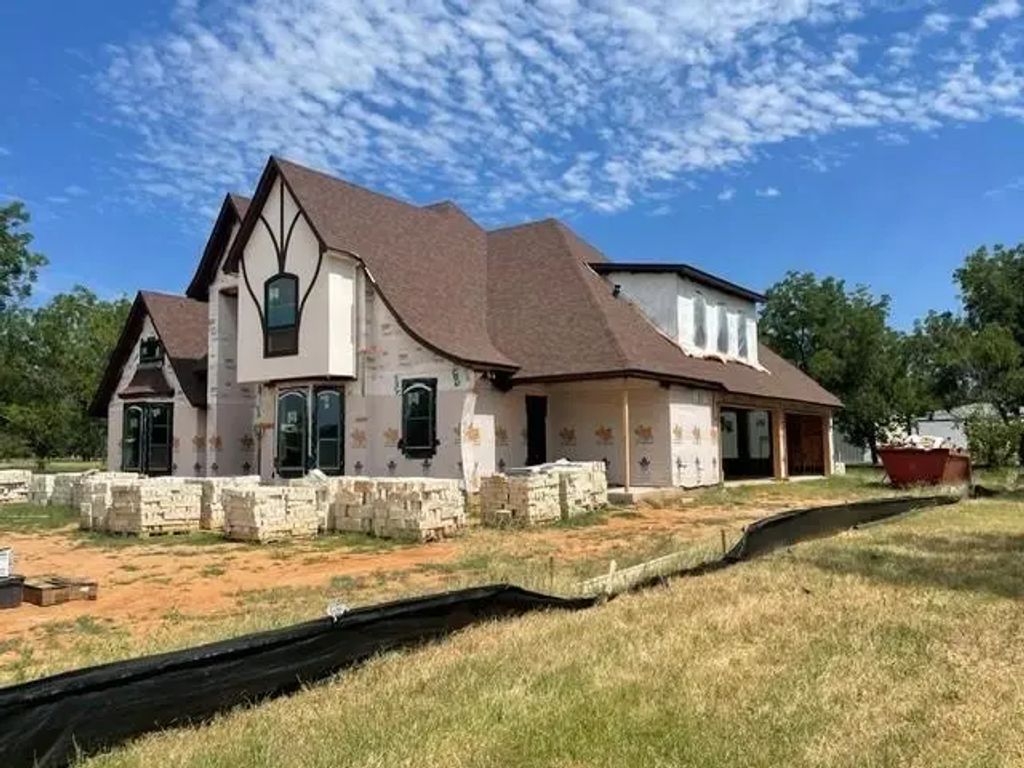 1842 Cirrus Loop, Granbury