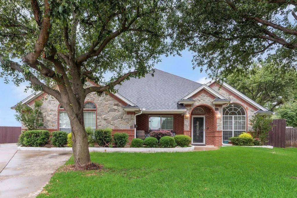 7057 Ridge Crest Drive, North Richland Hills