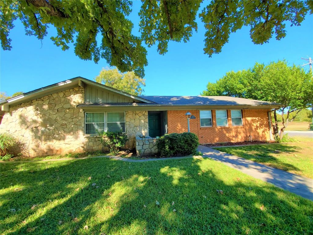 1200 Bryn Mawr Place, Denton