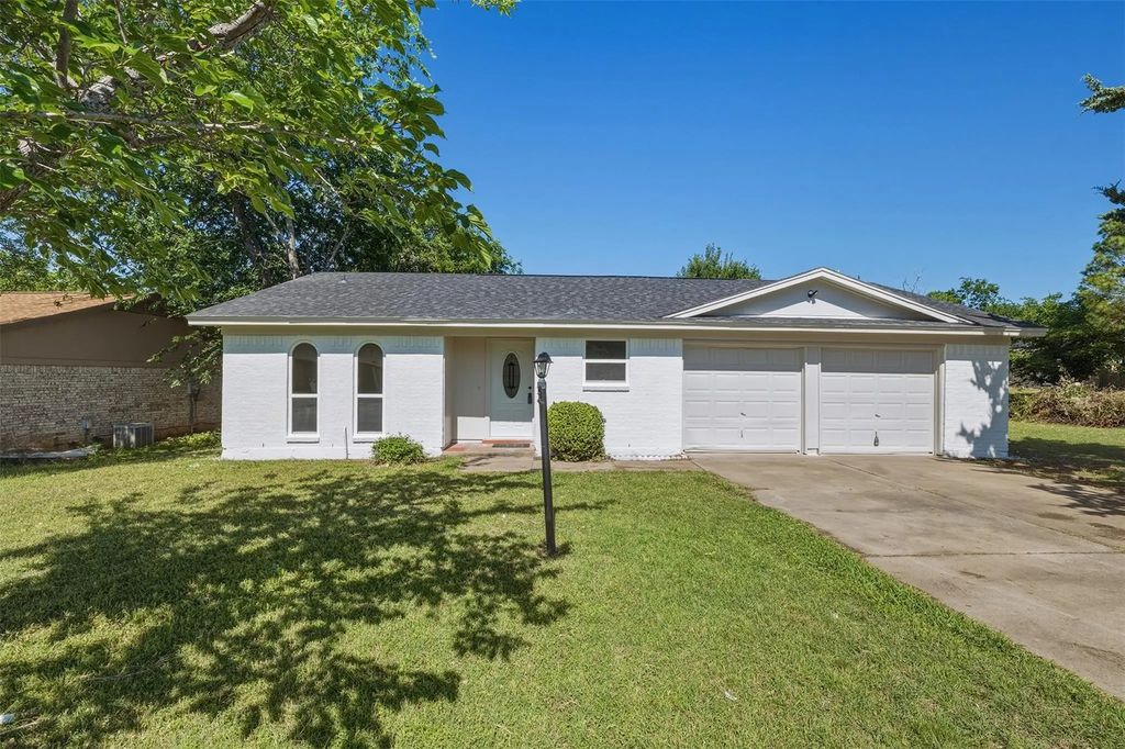 6900 Windy Hill Road, Forest Hill