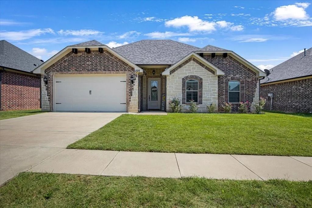 225 Patience Avenue, Lindale