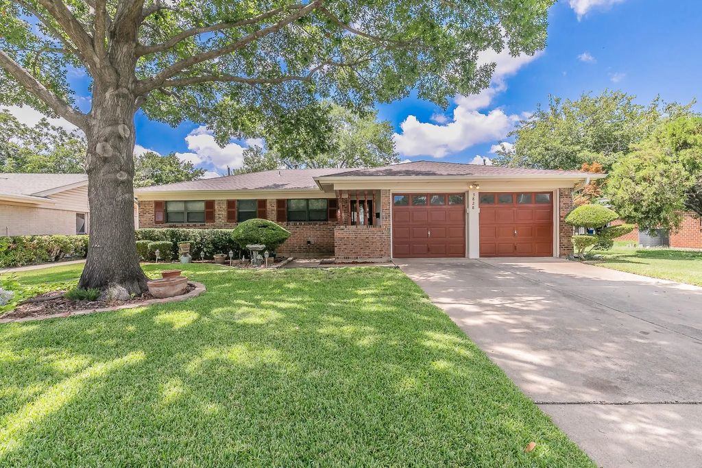 5828 Westcrest Drive W, Edgecliff Village