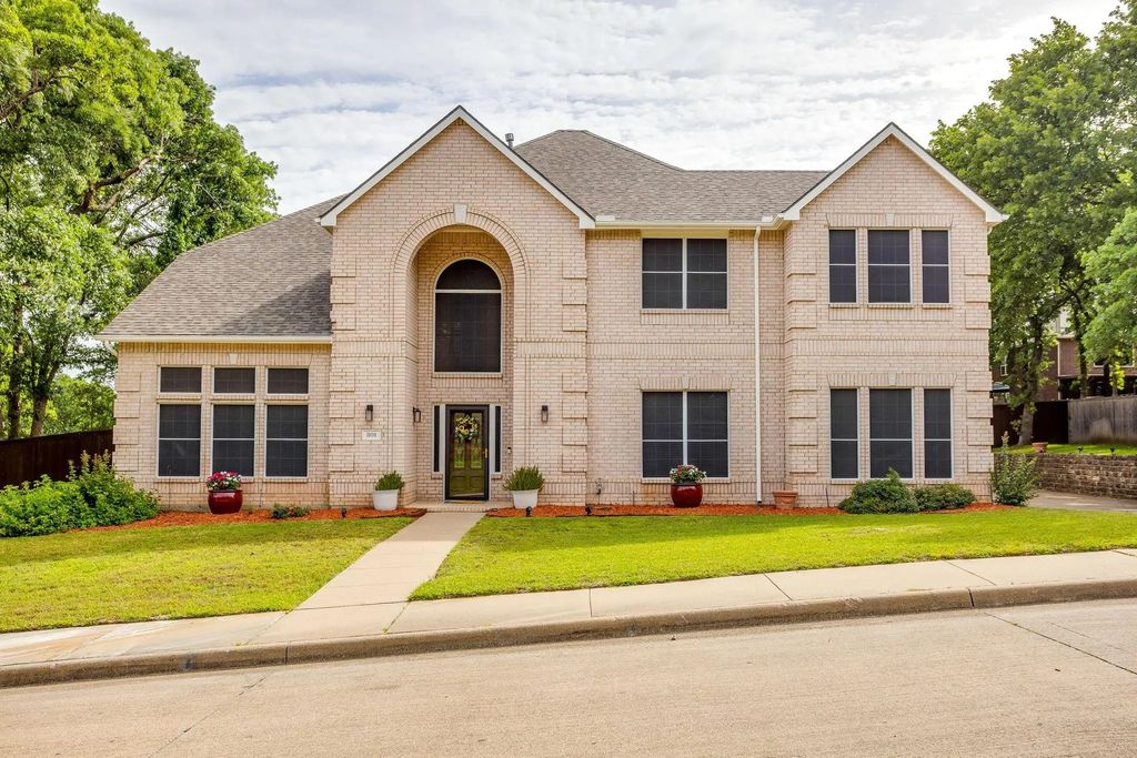 801 Timberwolf Court, Crowley