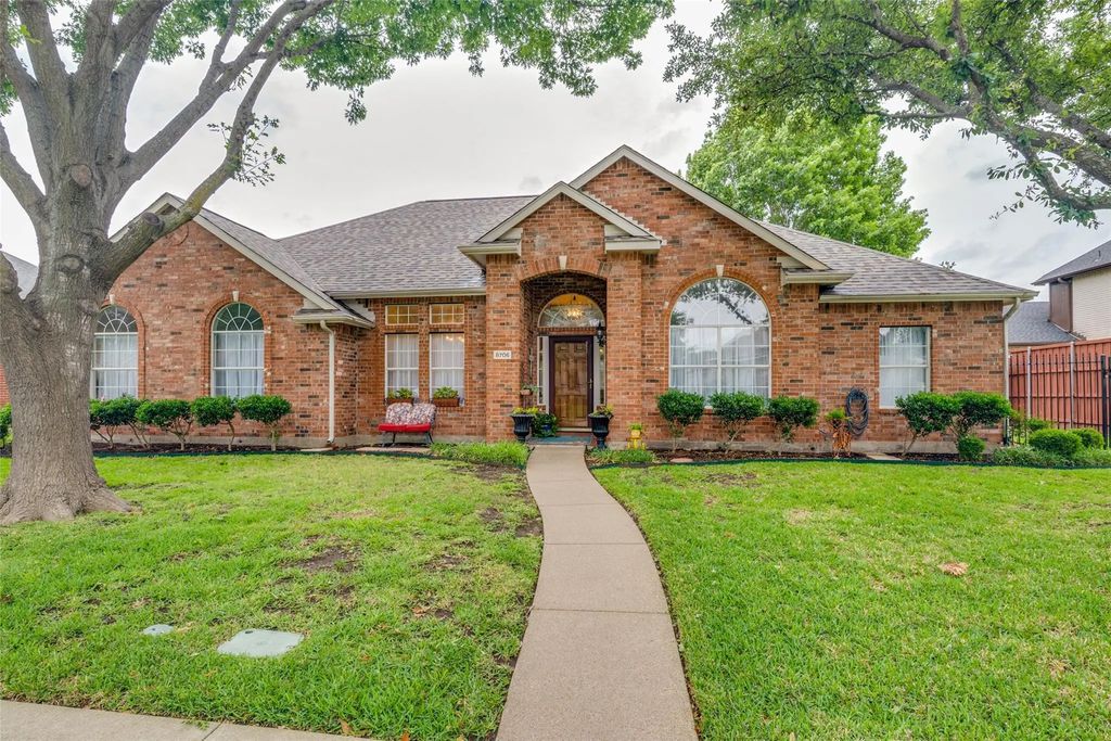 8706 Brookhollow Drive, Rowlett