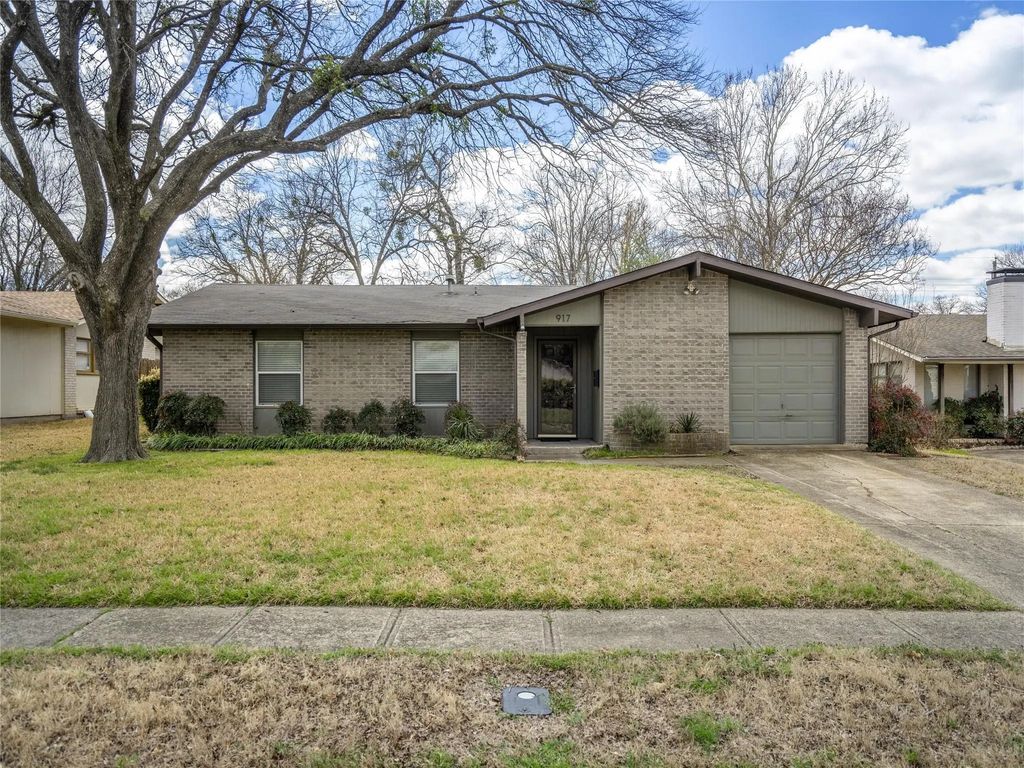 917 Warren Way, Richardson