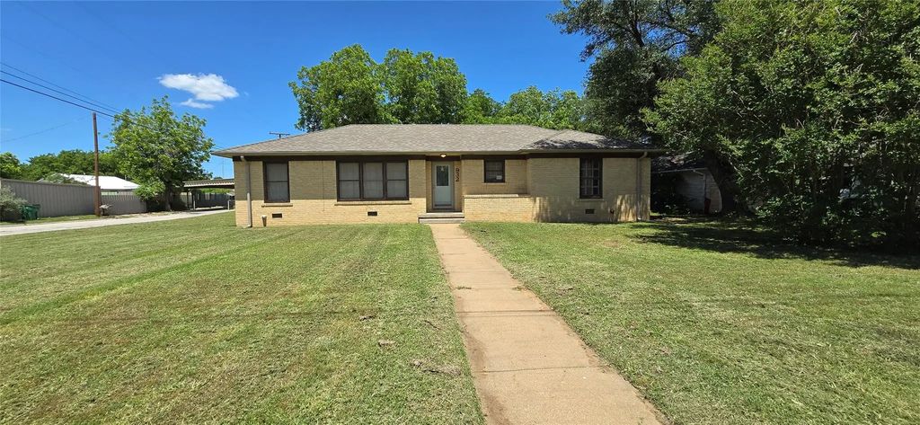 932 W Live Oak Street, Jacksboro