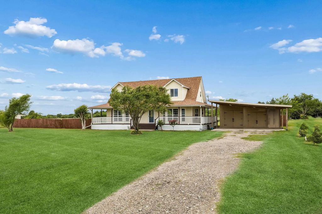 202 Sunrise Circle, Rice