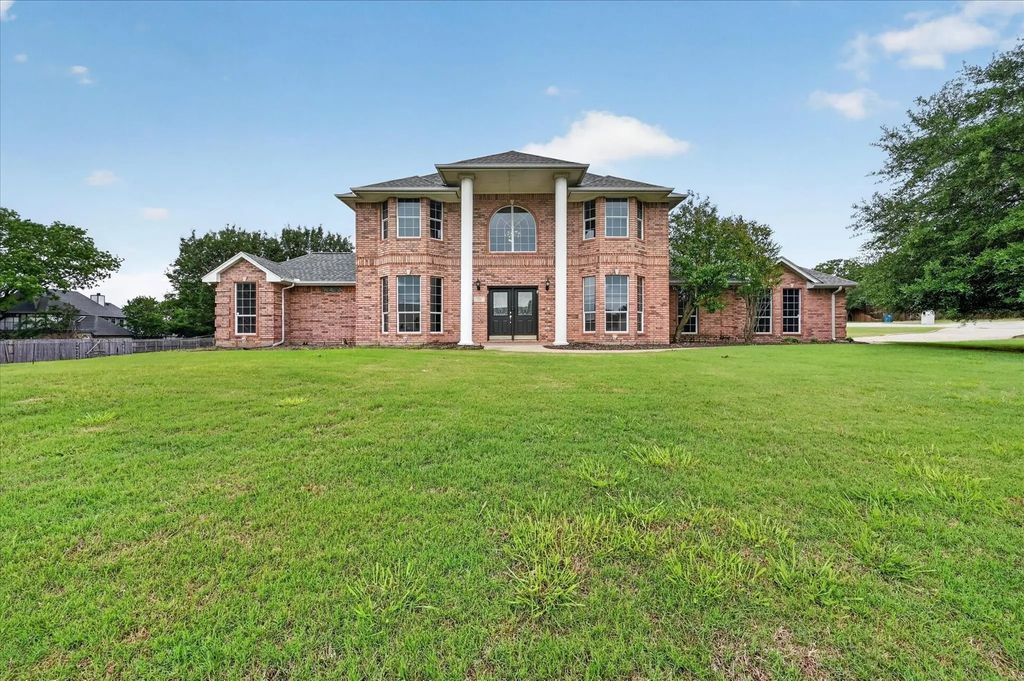 2212 Summit Drive, Burleson