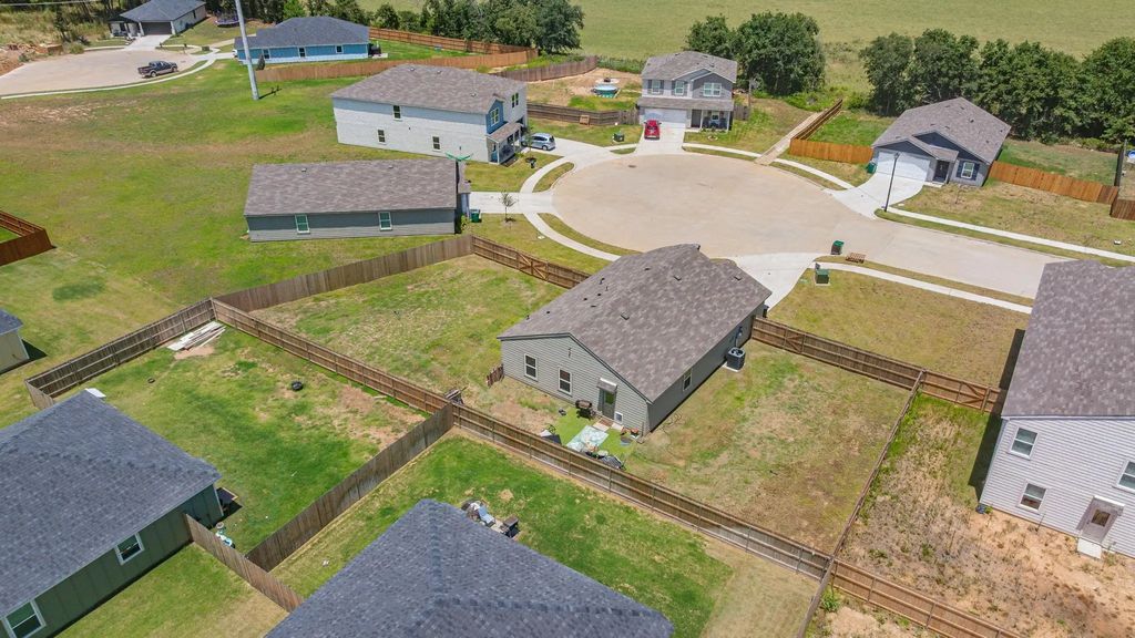 258 Peace Lily Way, Tolar