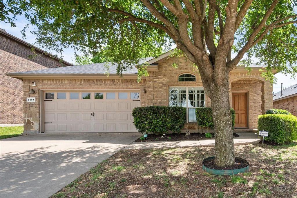 5101 Carnoustie Trail, Arlington