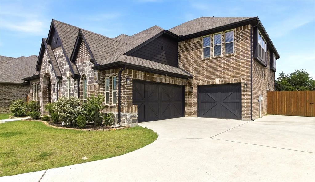 902 S Bluebird Lane, Midlothian