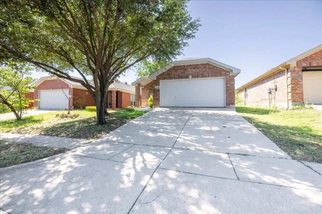 1014 Savage Drive, Denton