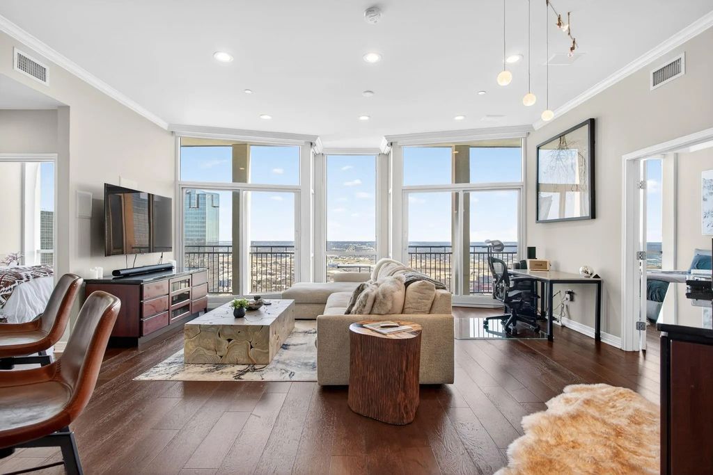 500 Throckmorton Street 3201, Fort Worth