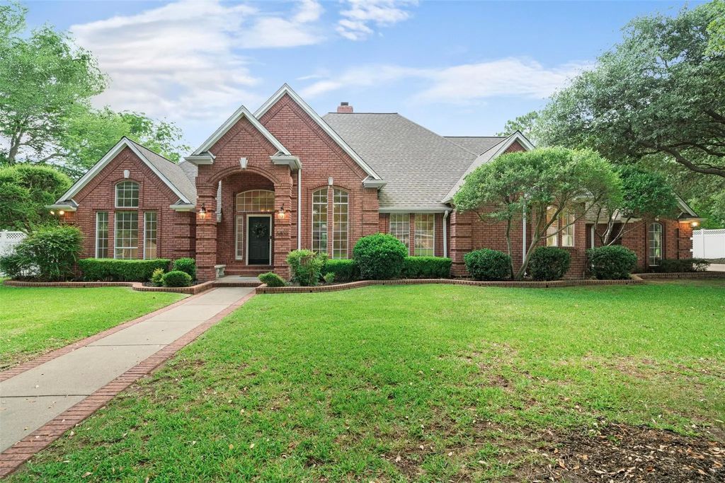 5800 Hunter Trail, Colleyville