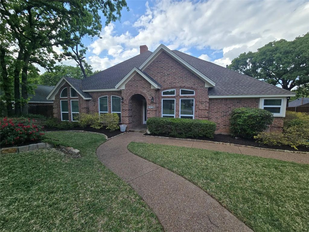 2954 Woodland Hills Drive, Grapevine