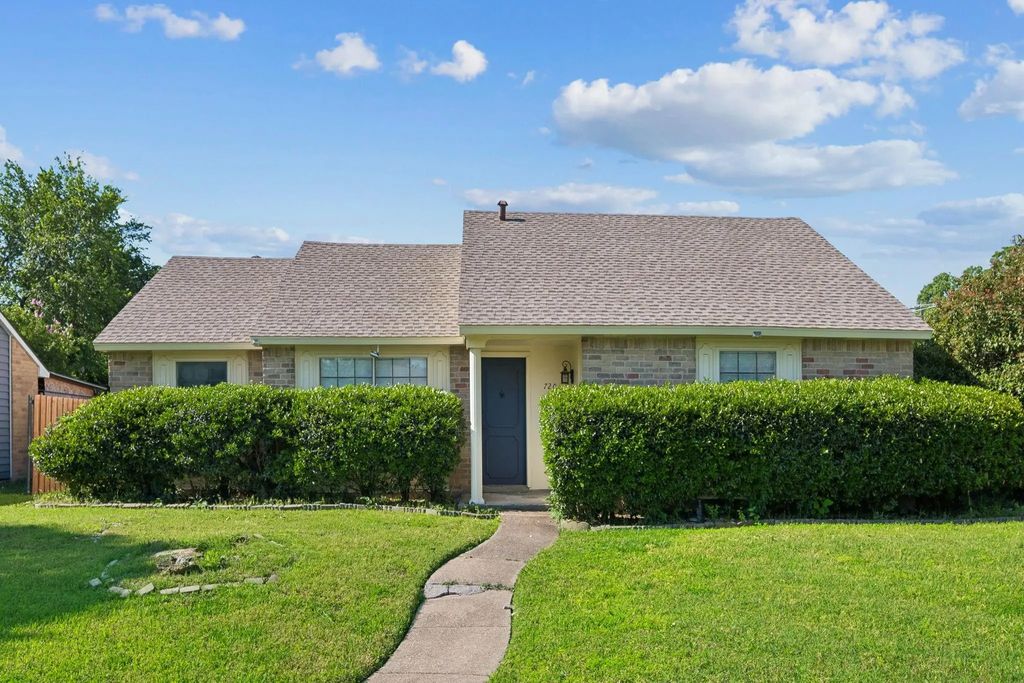 720 Lena Court, Garland