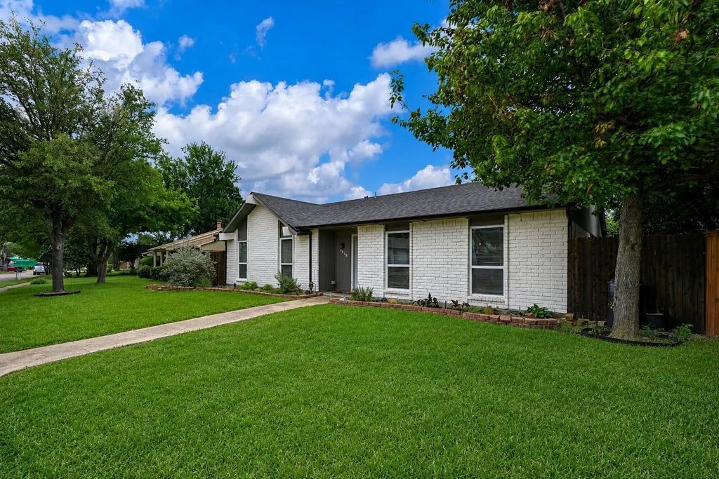 7318 Emory Oak Lane, Dallas