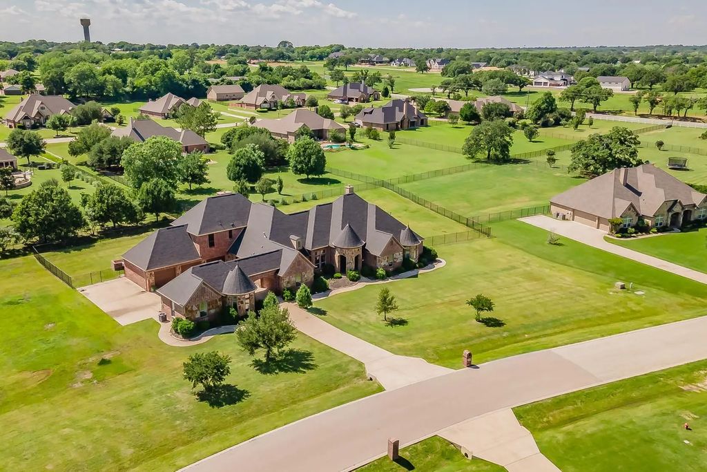 112 Diamond Rose Drive, Burleson