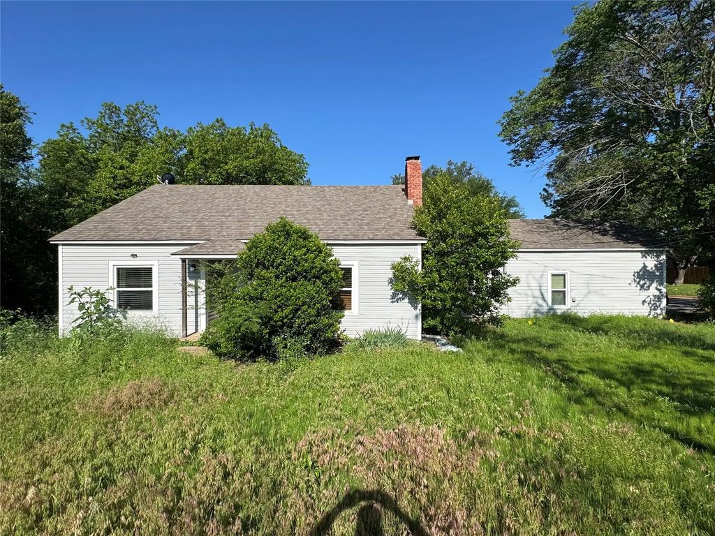 2107 S Fannin Avenue, Denison