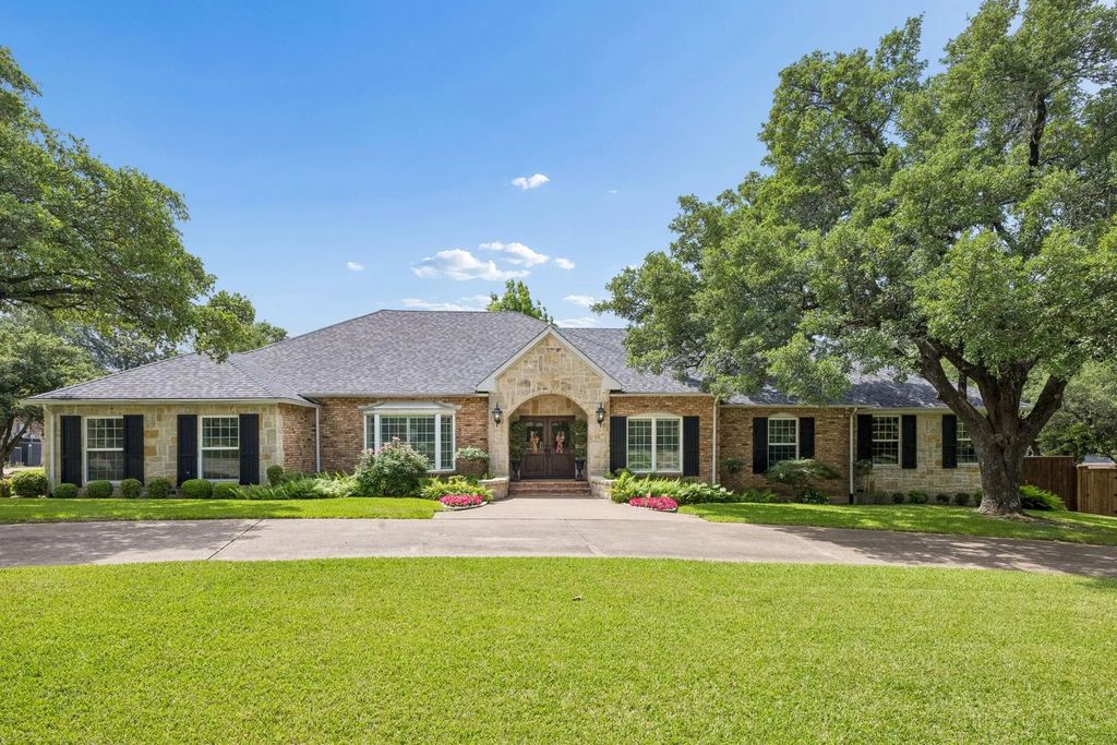 6828 Meadowcreek Drive, Dallas