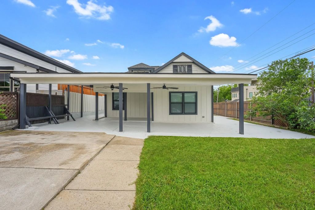 300 Steinman Avenue, Dallas