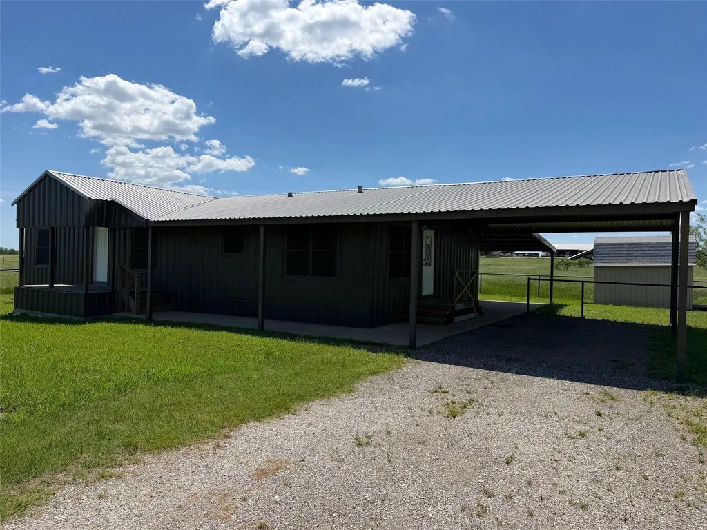 6151 Miller Road, Krum